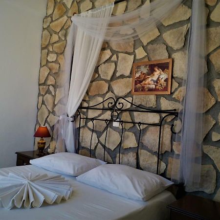 Bougainvillea Suites Kamári エクステリア 写真
