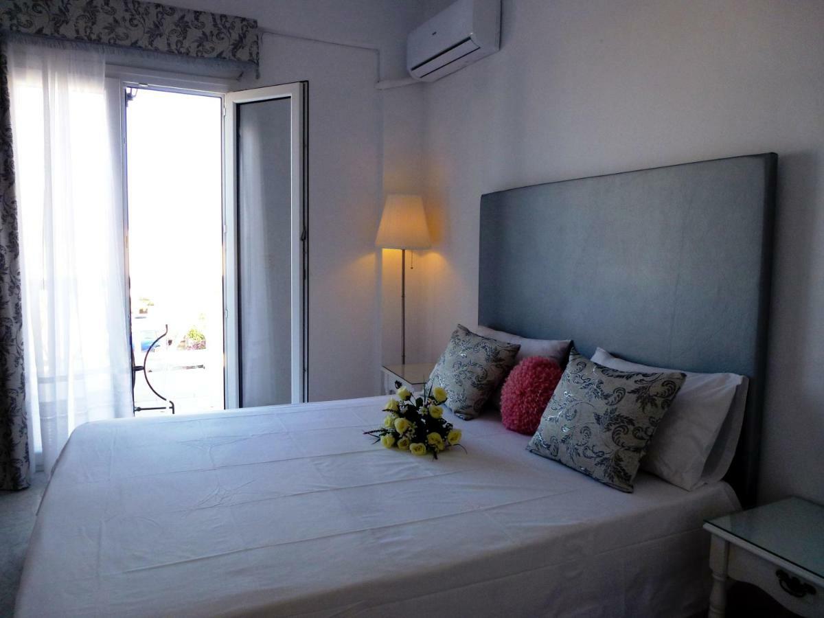 Bougainvillea Suites Kamári エクステリア 写真