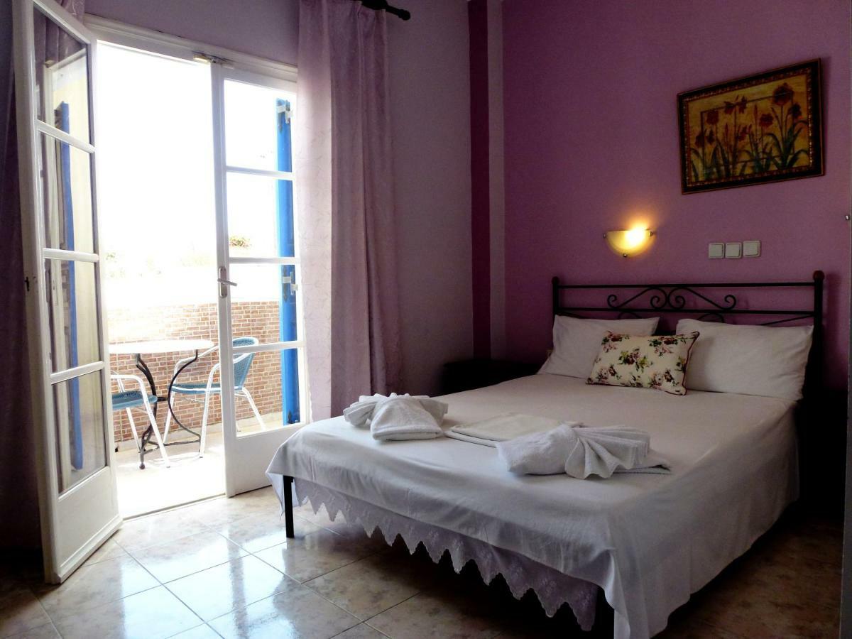 Bougainvillea Suites Kamári エクステリア 写真