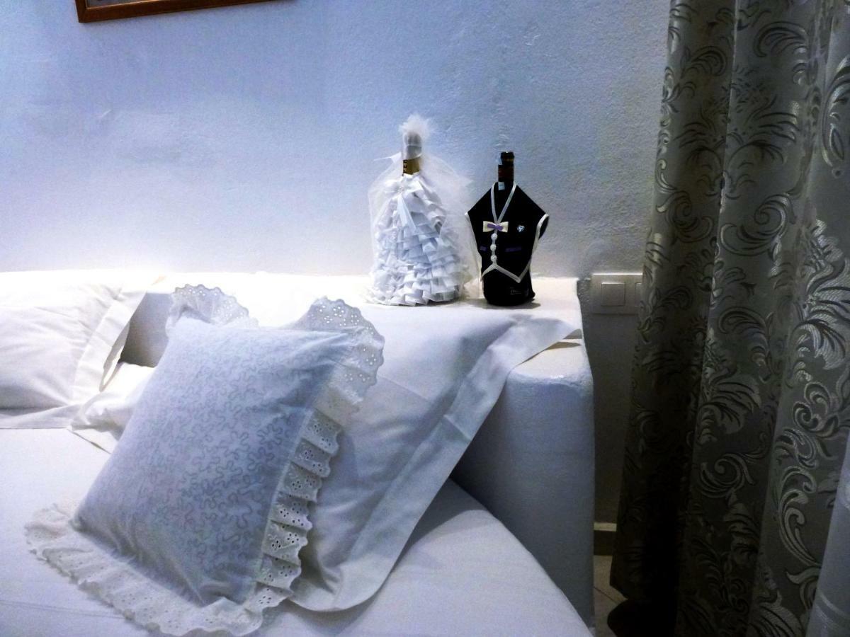 Bougainvillea Suites Kamári エクステリア 写真