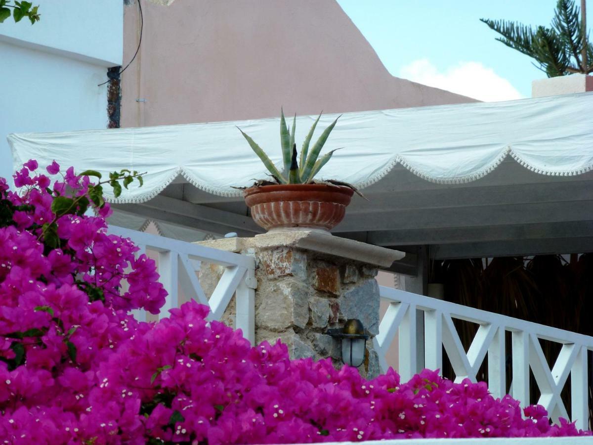 Bougainvillea Suites Kamári エクステリア 写真