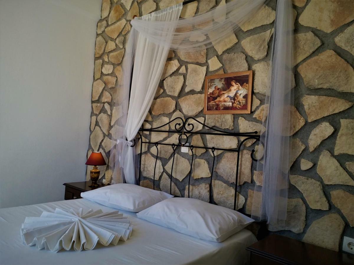 Bougainvillea Suites Kamári エクステリア 写真
