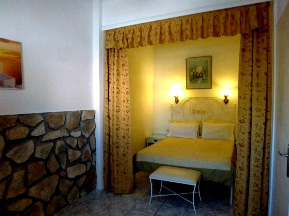 Bougainvillea Suites Kamári エクステリア 写真